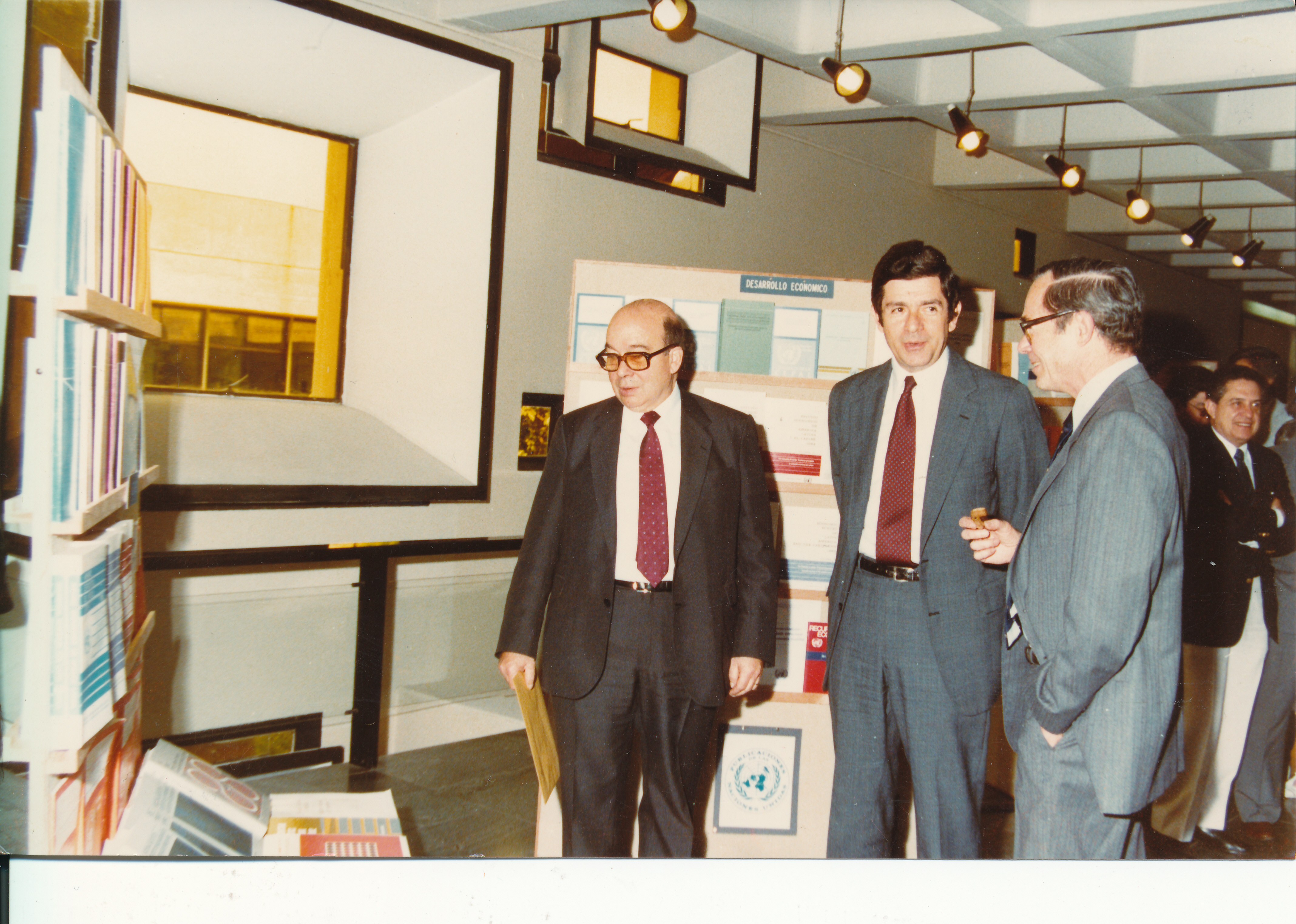 Exposición de publicaciones de la CEPAL durante la Semana ONU (octubre 1986)